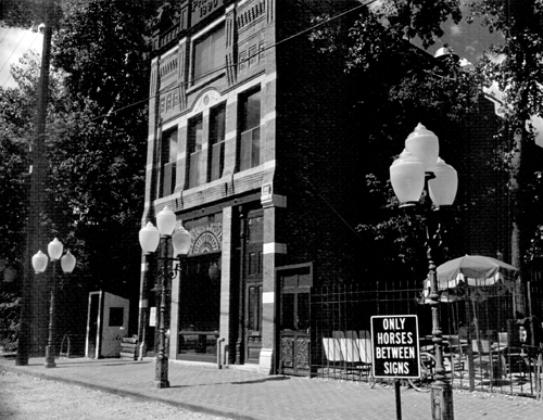 The Pracna building in 1974. (Hennepin County Library Minneapolis Collection)