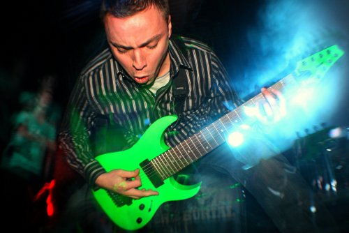 Lowe played a unique eight-string Ibanez guitar.