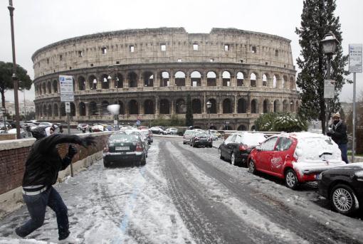 Погода в риме сегодня. Рим сейчас. Рим в феврале 2020. Колизей зимой. Снег в Риме.
